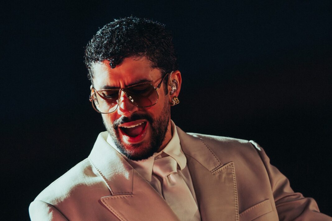 Bad Bunny с исторически седем награди Еmmy за шоуто на Super Bowl Bad Bunny с исторически седем награди Еmmy за шоуто на Super Bowl