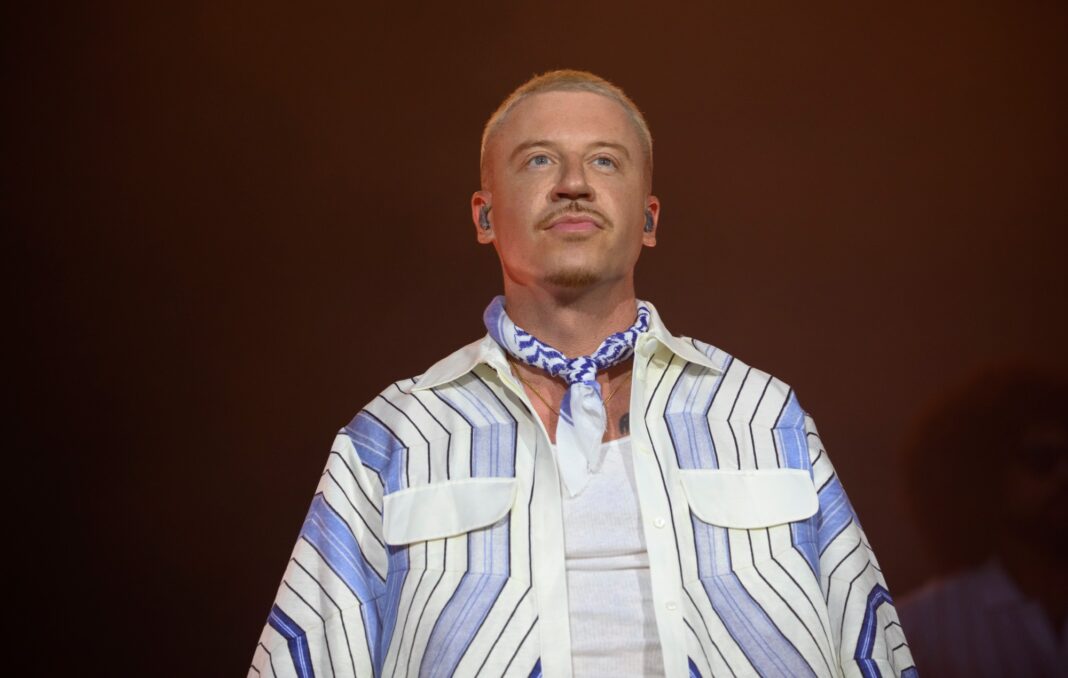 Macklemore е свален от турнето на Ed Sheeran след изявление в подкрепа на Палестина Macklemore е свален от турнето на Ed Sheeran след изявление в подкрепа на Палестина
